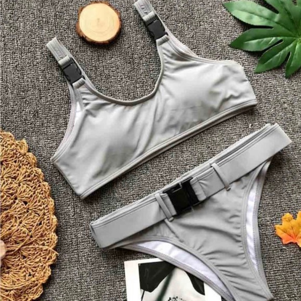 NWOT Super sexy buckle bikini set